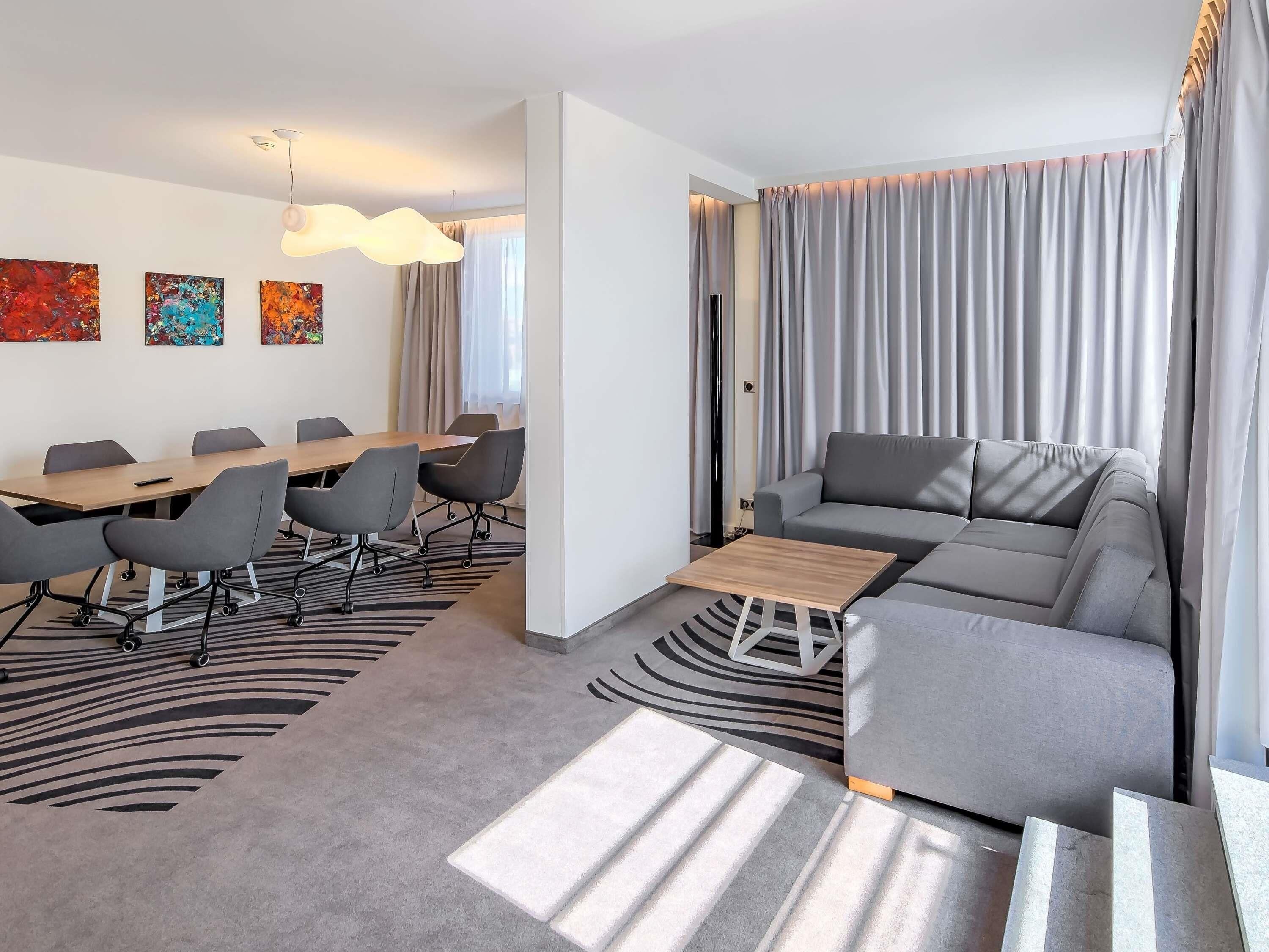 Suite, 1 Katil Kelamin (Double) dengan Katil Sofa, Terrace | Peralatan tempat tidur hipoalergenik, bar mini, peti besi dalam bilik 