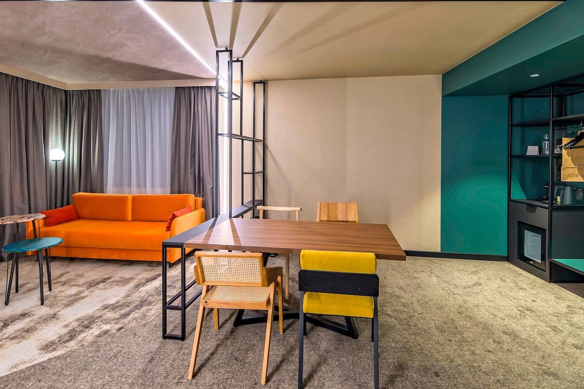 1 habitación, ropa de cama hipoalergénica y minibar