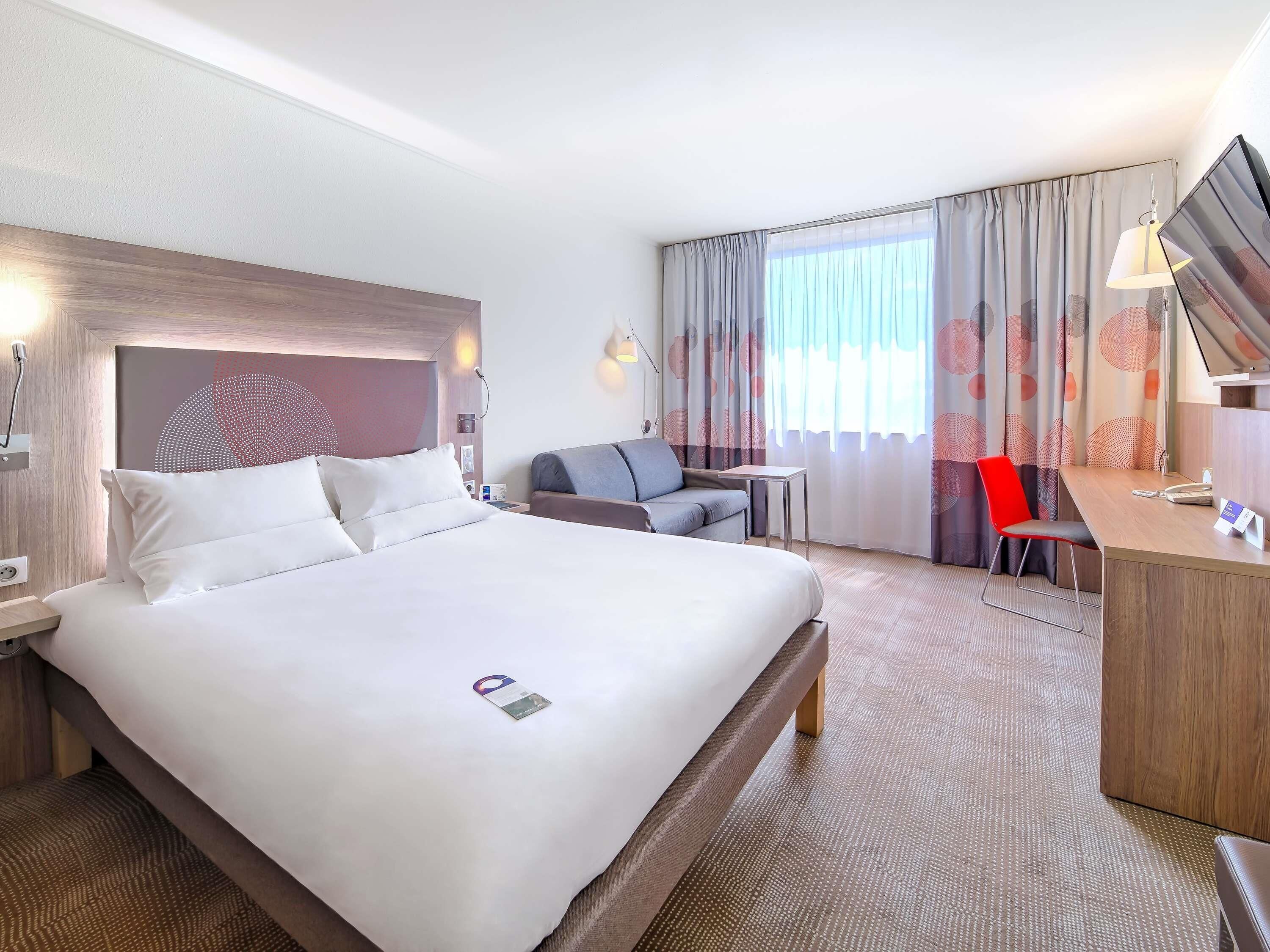 Allergikerbettwaren, Minibar, Zimmersafe, Schreibtisch