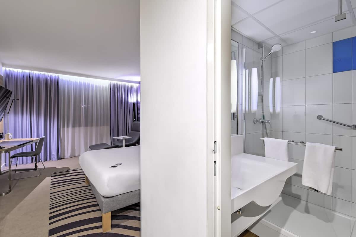 Habitación estándar, 1 cama Queen size y sofá cama | 1 habitación, ropa de cama hipoalergénica y minibar