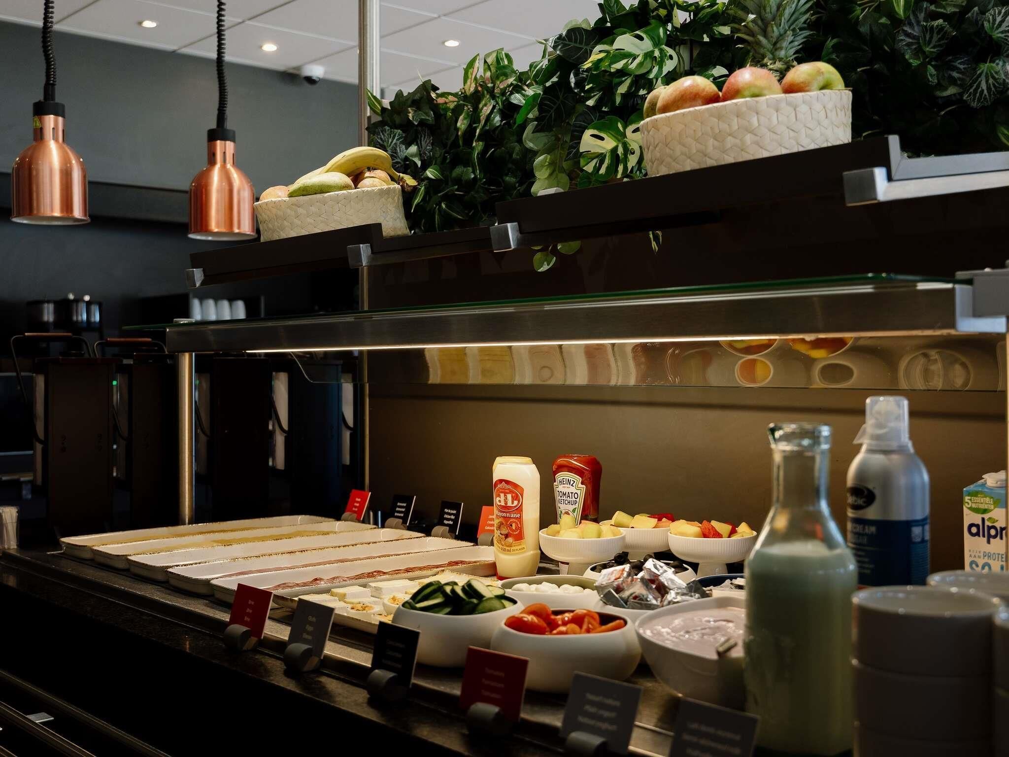 Café da manhã com buffet todos os dias mediante uma taxa