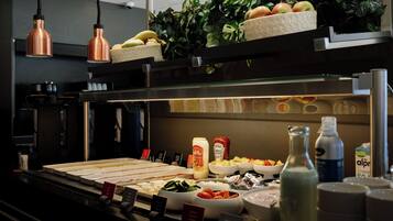 Dagelijks ontbijtbuffet (EUR 18 per persoon)