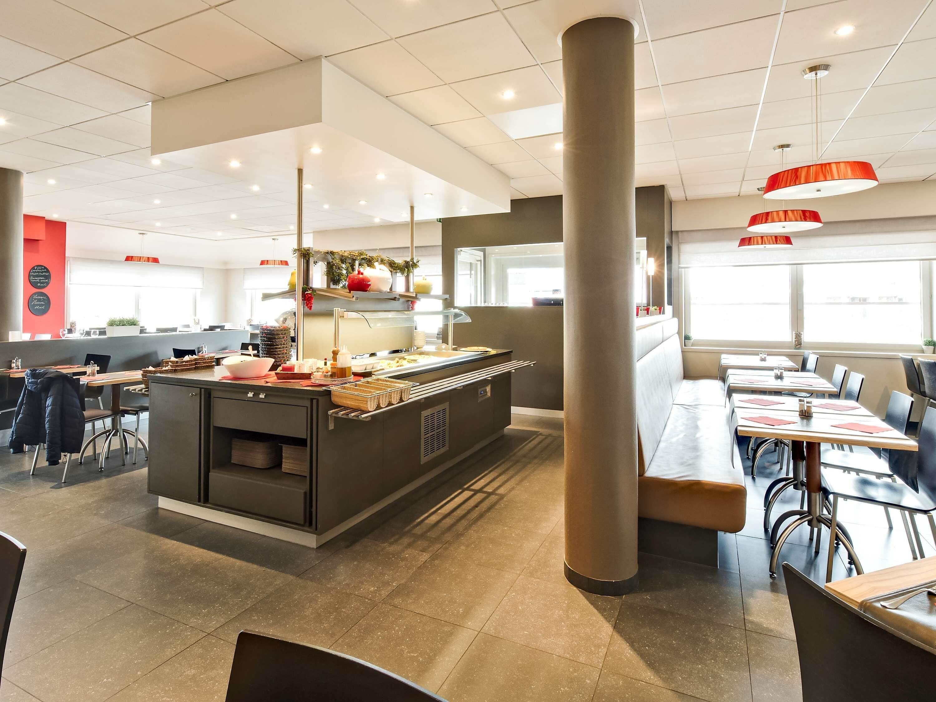 Petit déjeuner buffet (15 EUR par personne)