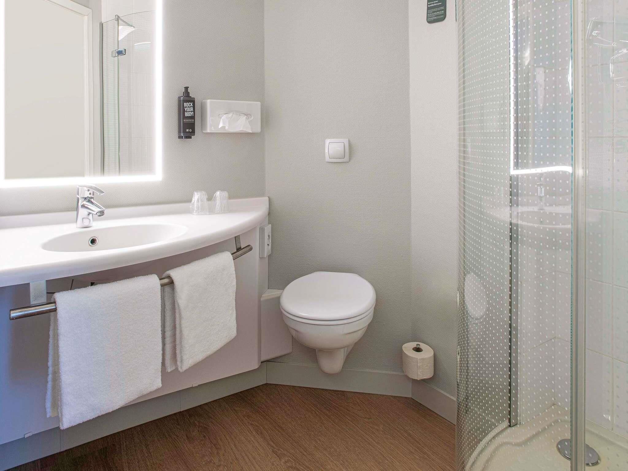 Quarto família, 1 cama de casal e sofá-cama | Roupas de cama premium, cofres nos quartos, escrivaninha