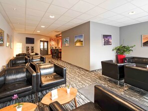 Bar-salon dans le hall