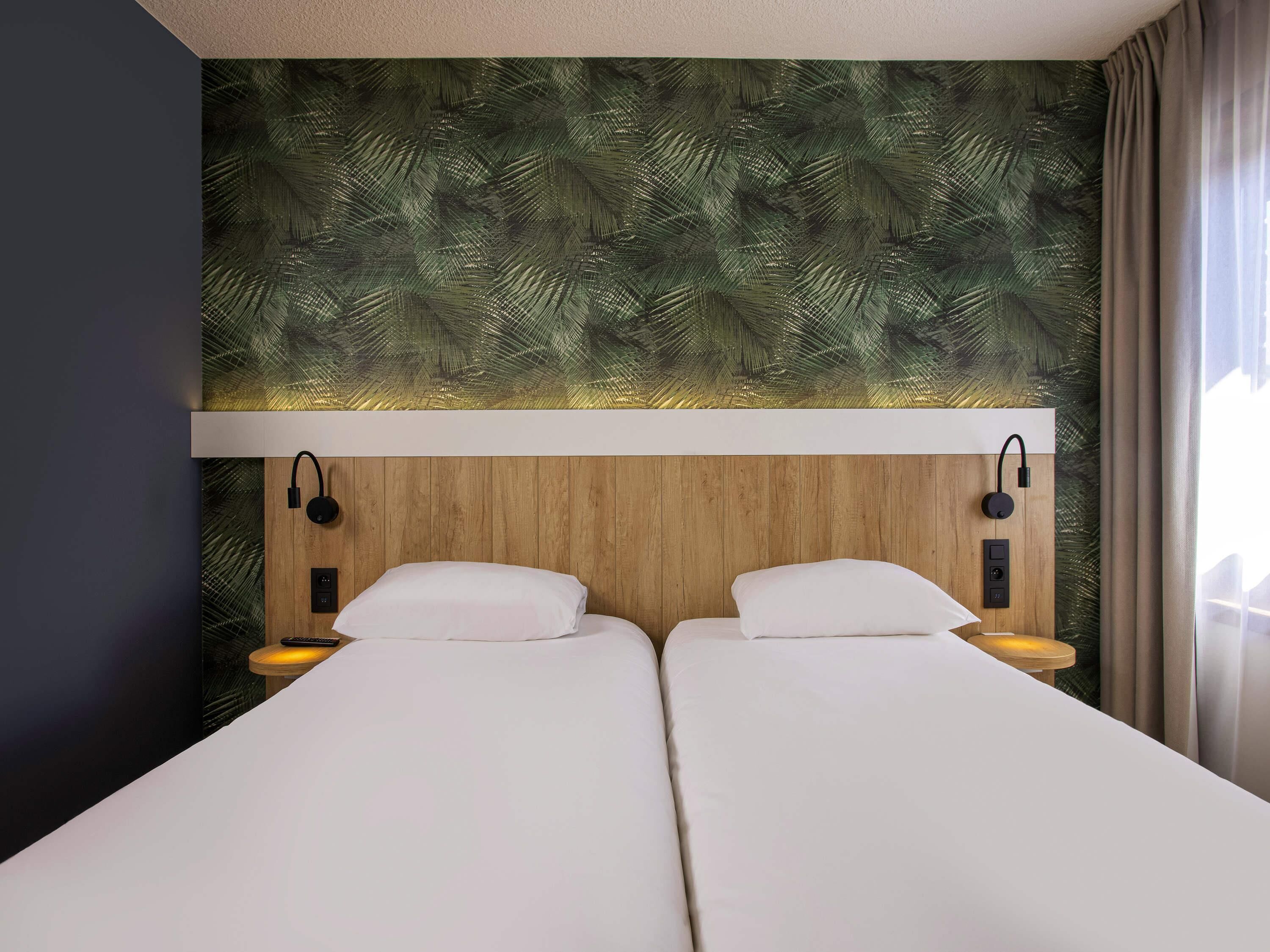 Room, 1 Double Bed | Premium bedding, in-room safe, desk, iron/ironing board (on request)