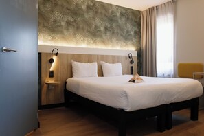 Room, 1 Double Bed | Premium bedding, in-room safe, desk, iron/ironing board - ibis Brussels Waterloo (Waterloo)
