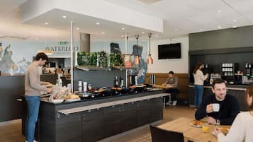 Desayuno buffet todos los días (con cargo)