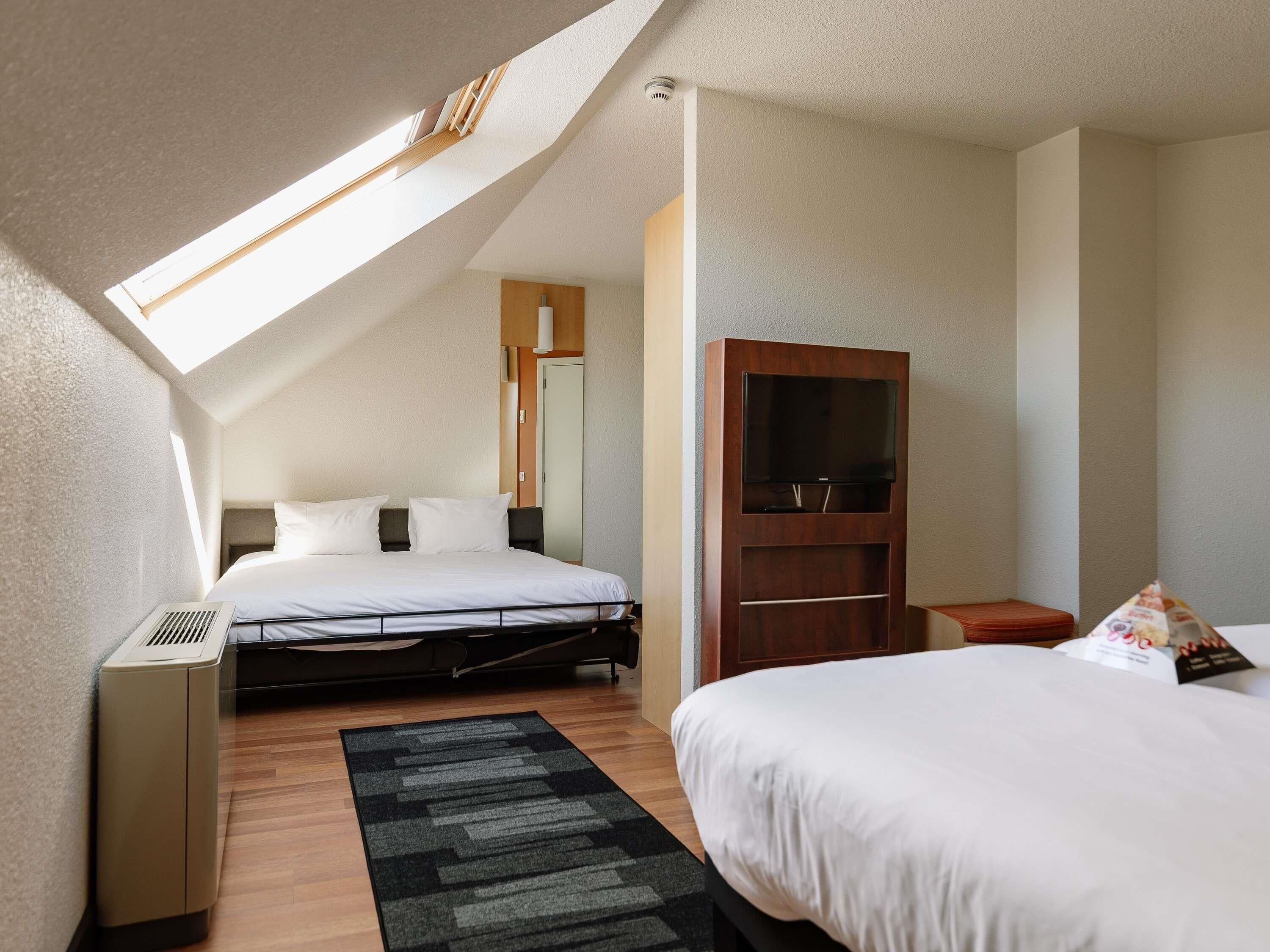 Chambre Familiale, 1 lit double et 1 canapé-lit | Literie de qualité supérieure, coffres-forts dans les chambres, bureau