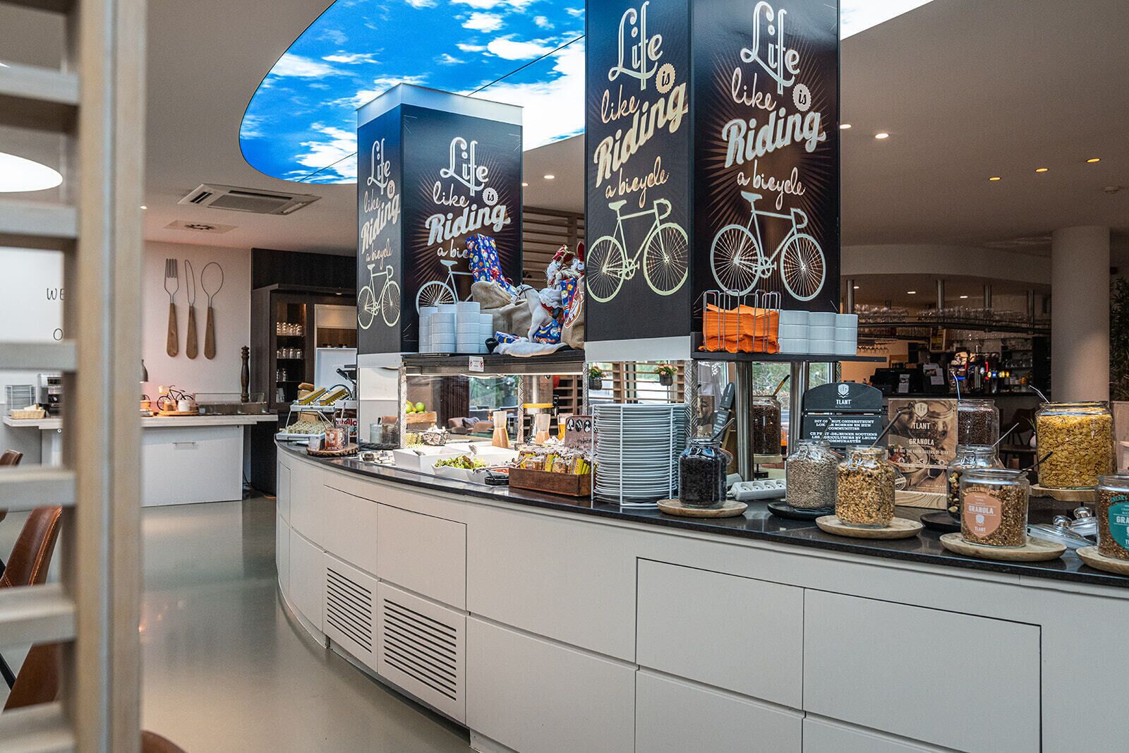 daily full breakfast (eur 18 per person)