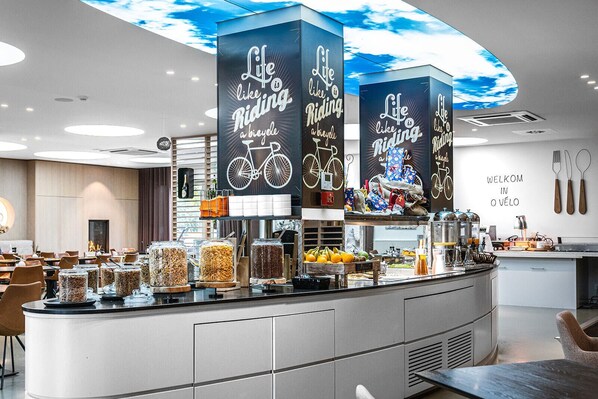 Daily full breakfast (EUR 18 per person)