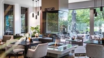 Dagelijks uitgebreid ontbijt (EUR 18 per persoon)