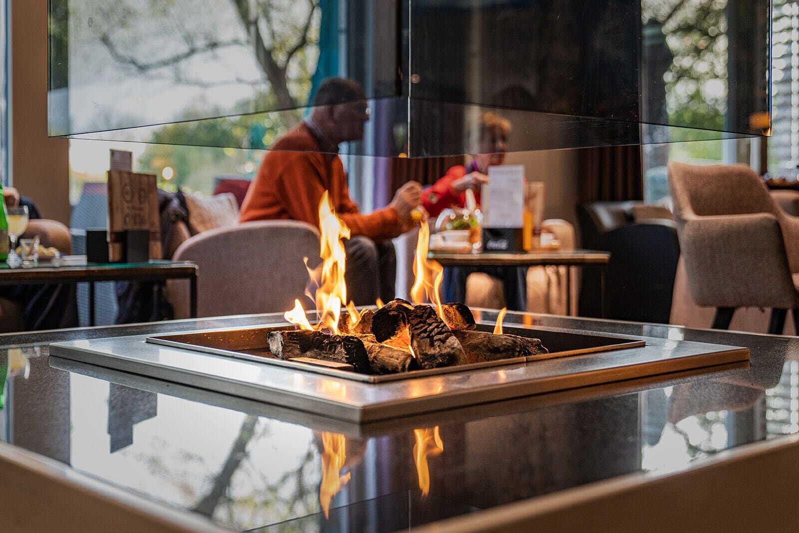 breakfast, lunch and dinner served