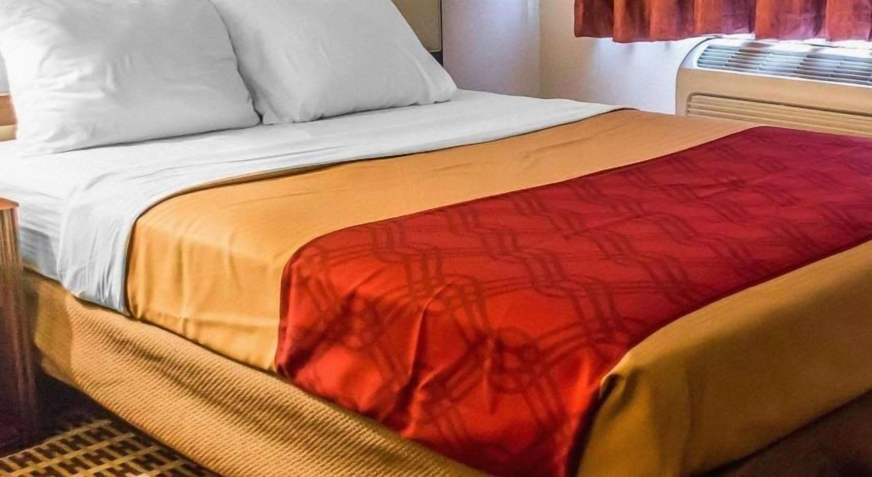Desk, blackout drapes, free WiFi, bed sheets