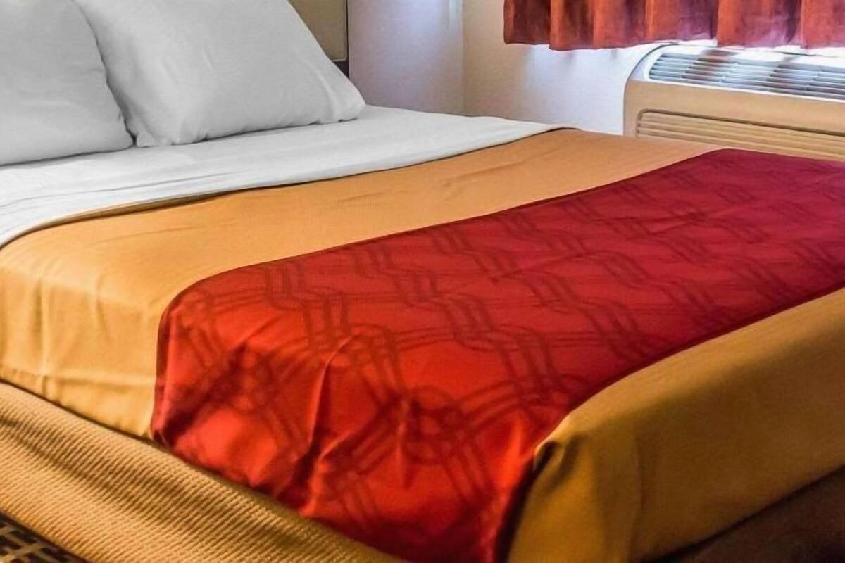 Bureau, rideaux occultants, Wi-Fi gratuit, draps fournis