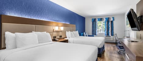 Habitación estándar, 2 camas Queen size, para no fumadores, refrigerador y microondas | Muebles diferentes, escritorio y espacio para trabajar con laptop