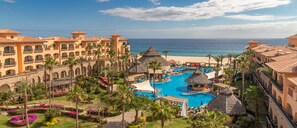 2 outdoor pools, pool loungers