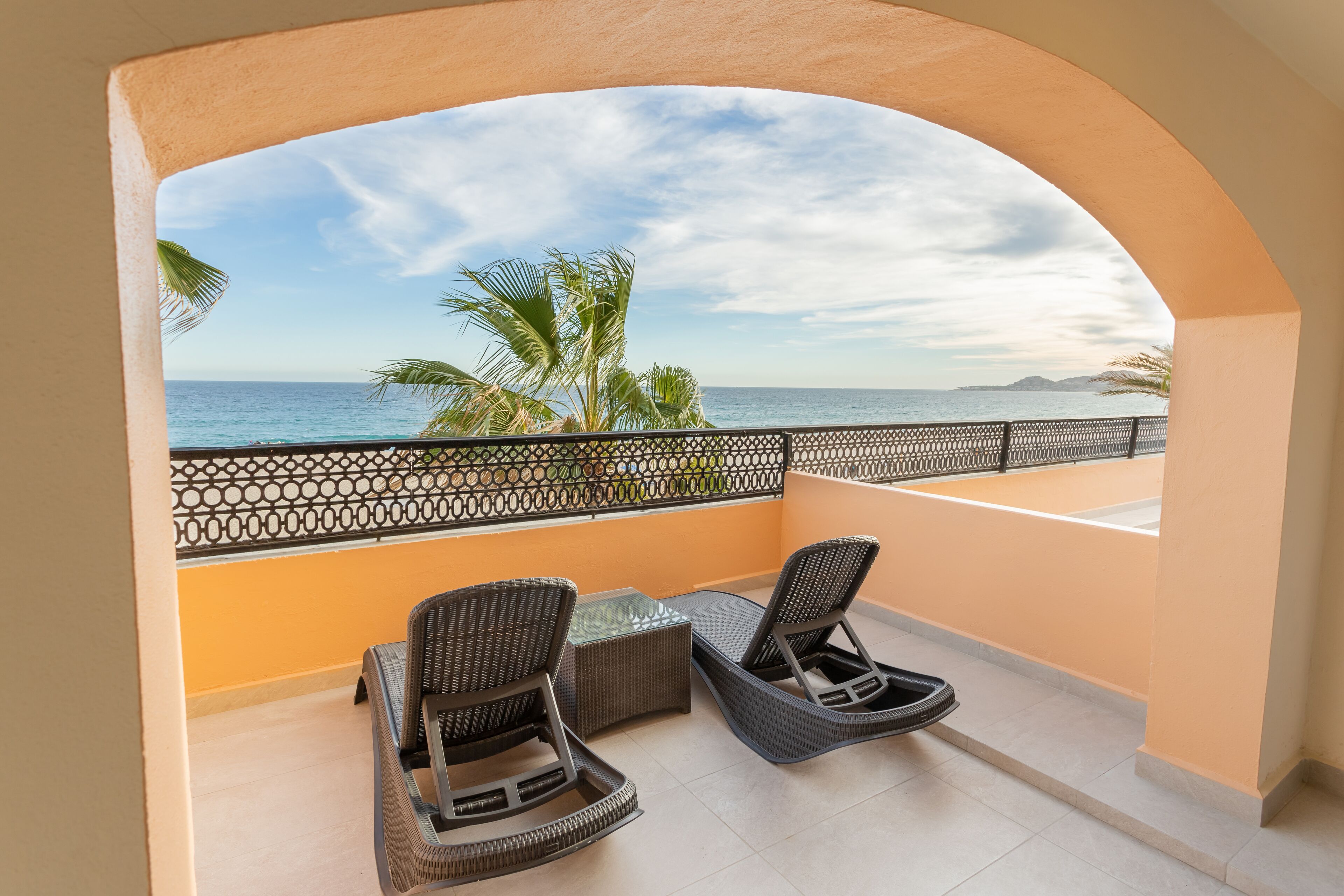 Kamar | Minibar gratis, brankas, meja kerja, dan tirai kedap cahaya