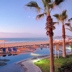 2 outdoor pools, pool loungers