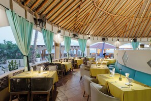 5 restaurantes: opção de café da manhã, almoço e jantar