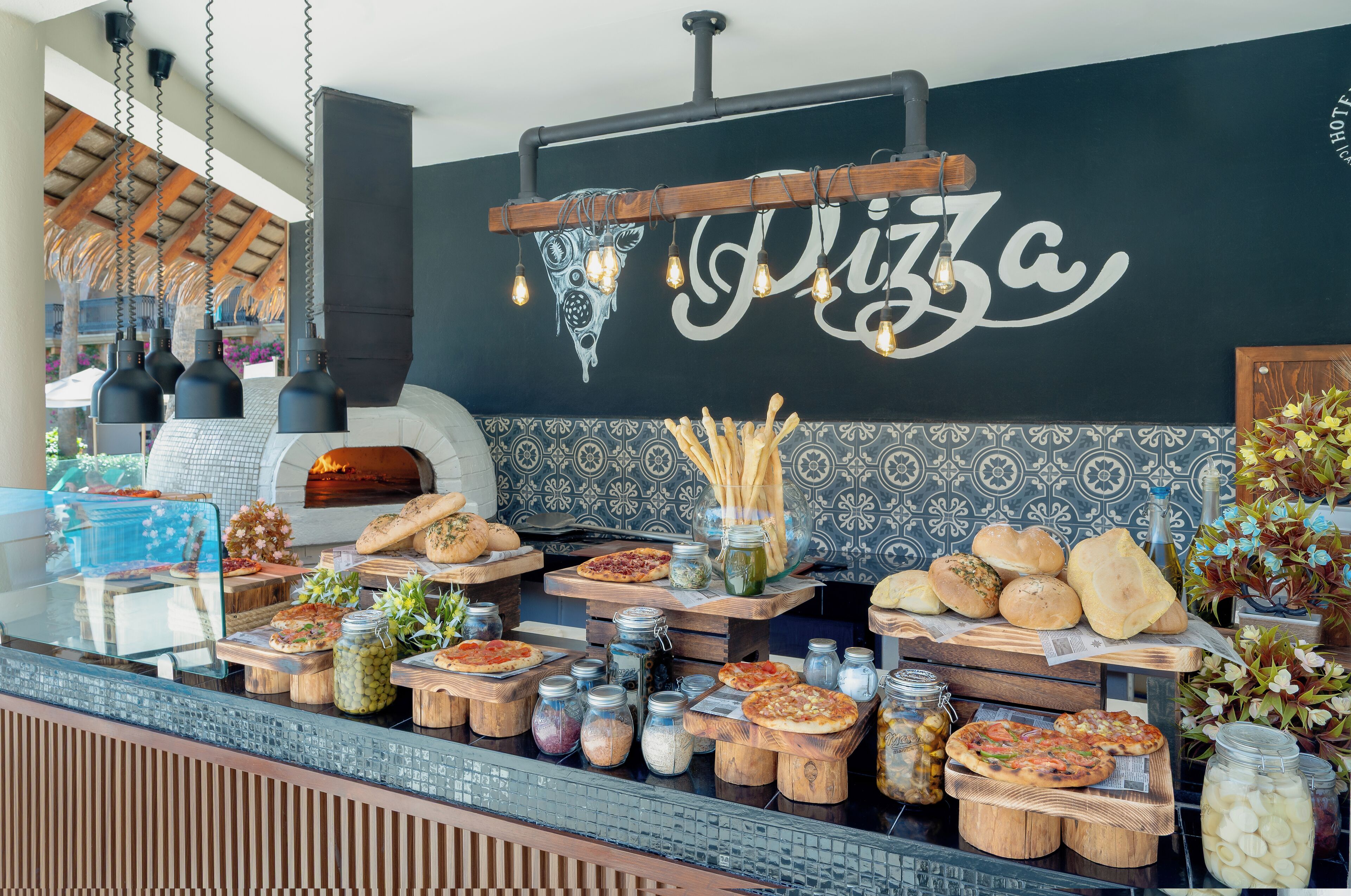 5 restaurants; ze serveren er ontbijt, lunch en diner 