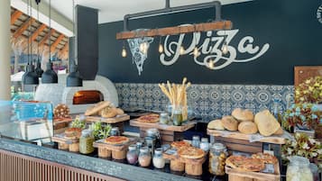 5 restaurants; ze serveren er ontbijt, lunch en diner