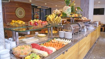 Free daily buffet breakfast