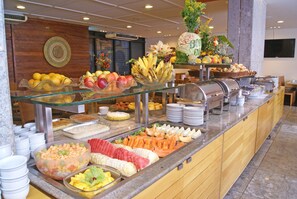 Free daily buffet breakfast  - Hotel Diogo (Fortaleza)