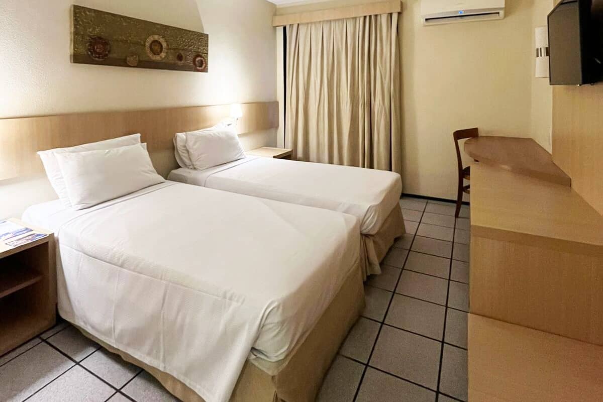 Standaard Twin kamer | 1 slaapkamer, een minibar, een kluis op de kamer, een bureau