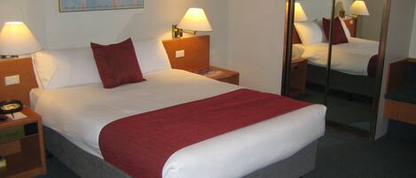 In-room safe, free WiFi, bed sheets