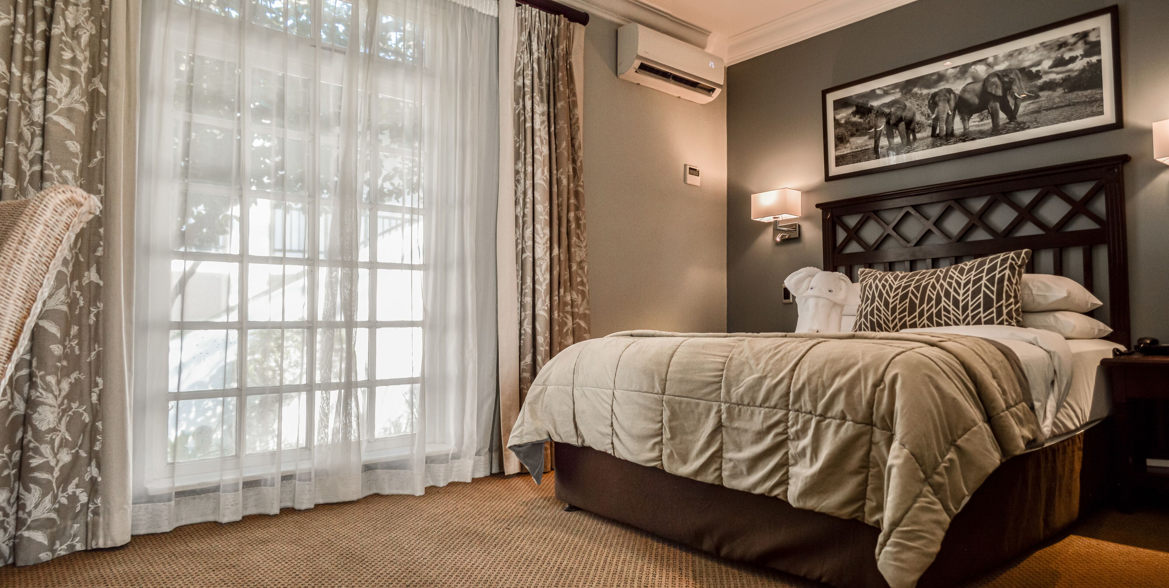 standard twin room | select comfort beds, minibar, in-room safe, desk