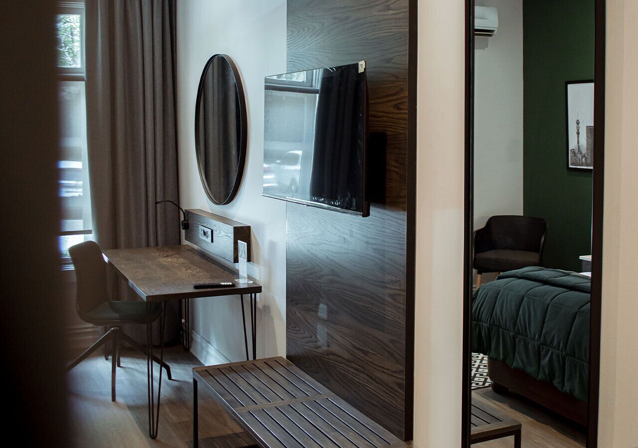 Deluxe Double Room | Select Comfort beds, minibar, in-room safe, desk