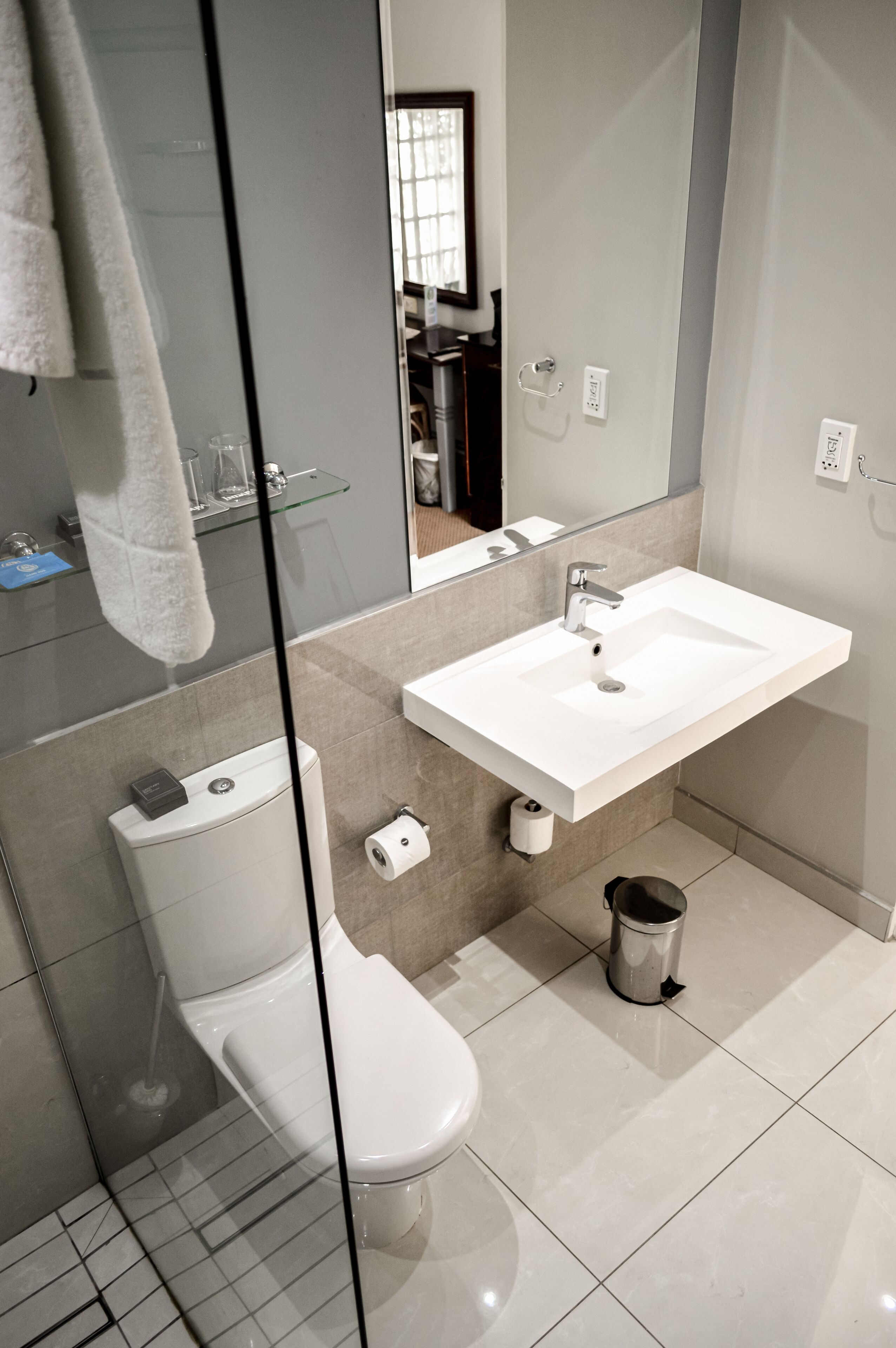 standard twin room | bathroom | separate bathtub and shower, hair dryer, towels