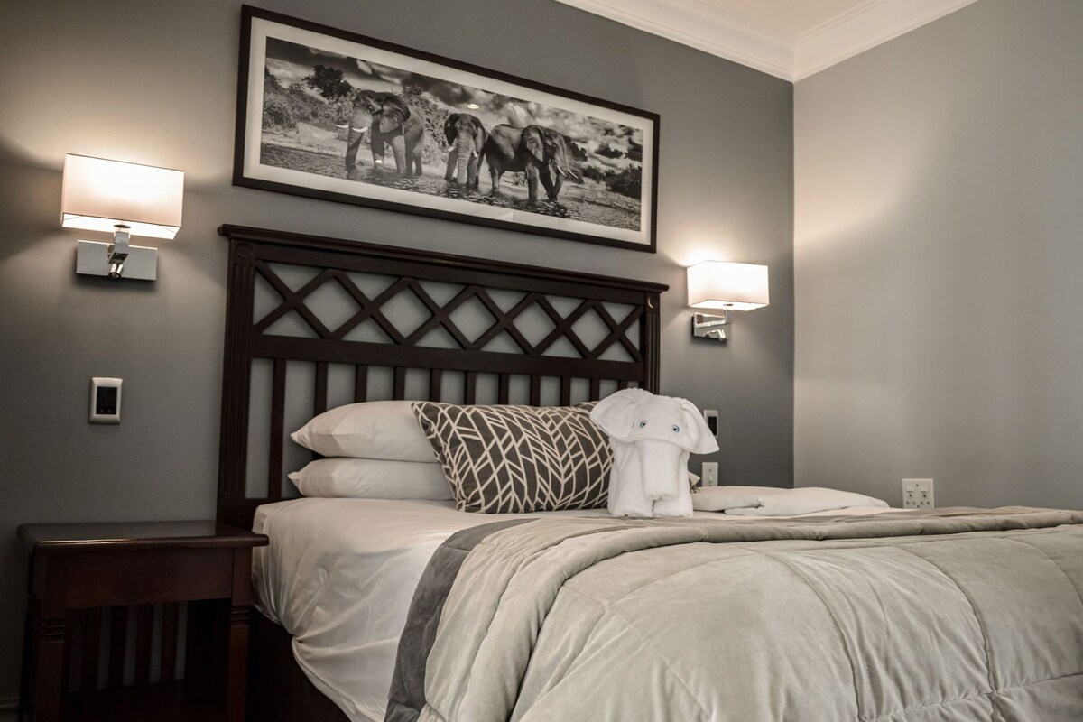 Select Comfort beds, minibar, in-room safe, desk