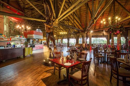 2 restaurants; breakfast, lunch and dinner served