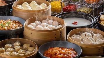 Daily buffet breakfast (JPY 2300 per person)