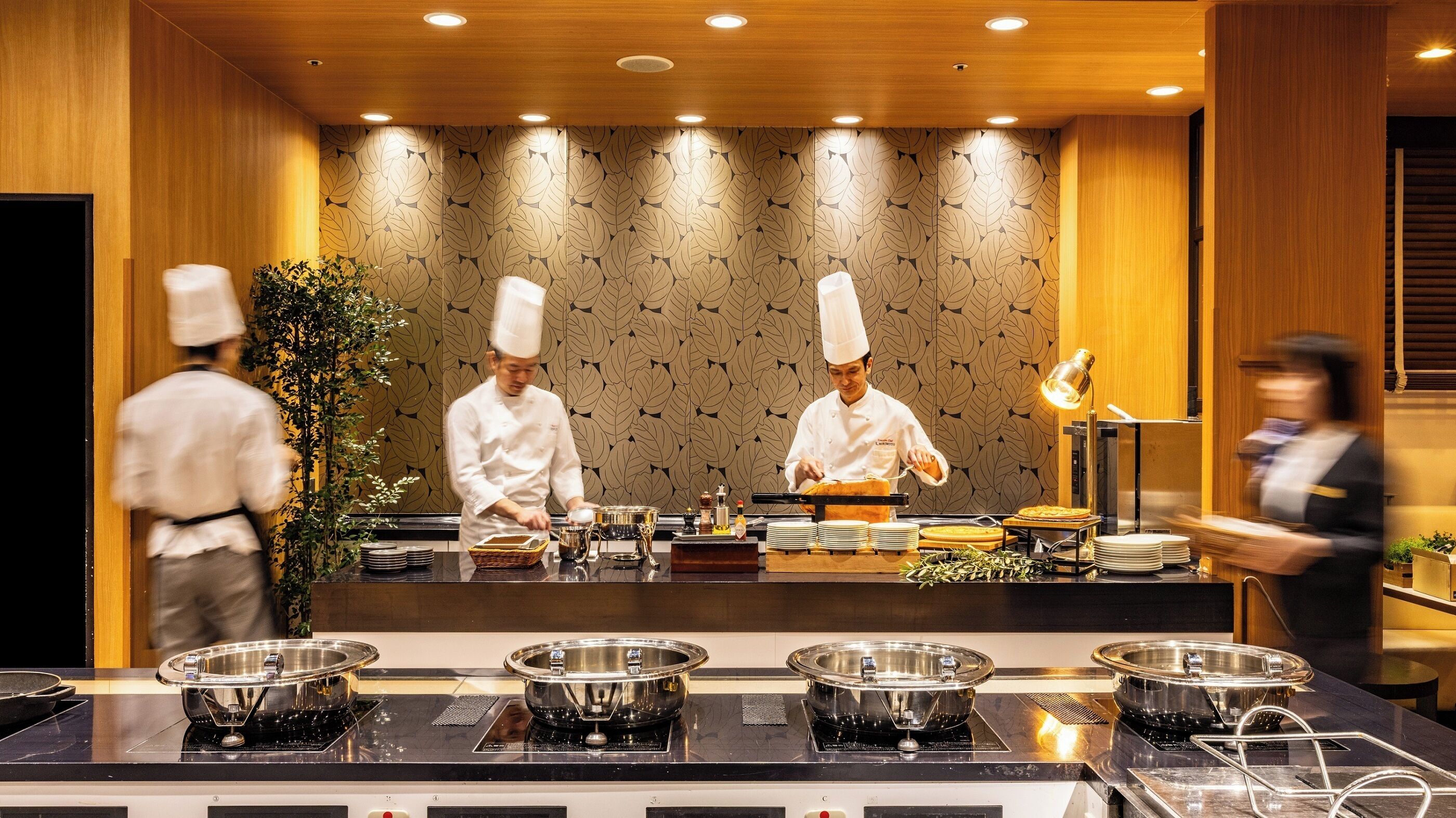 Daily buffet breakfast (JPY 2300 per person)
