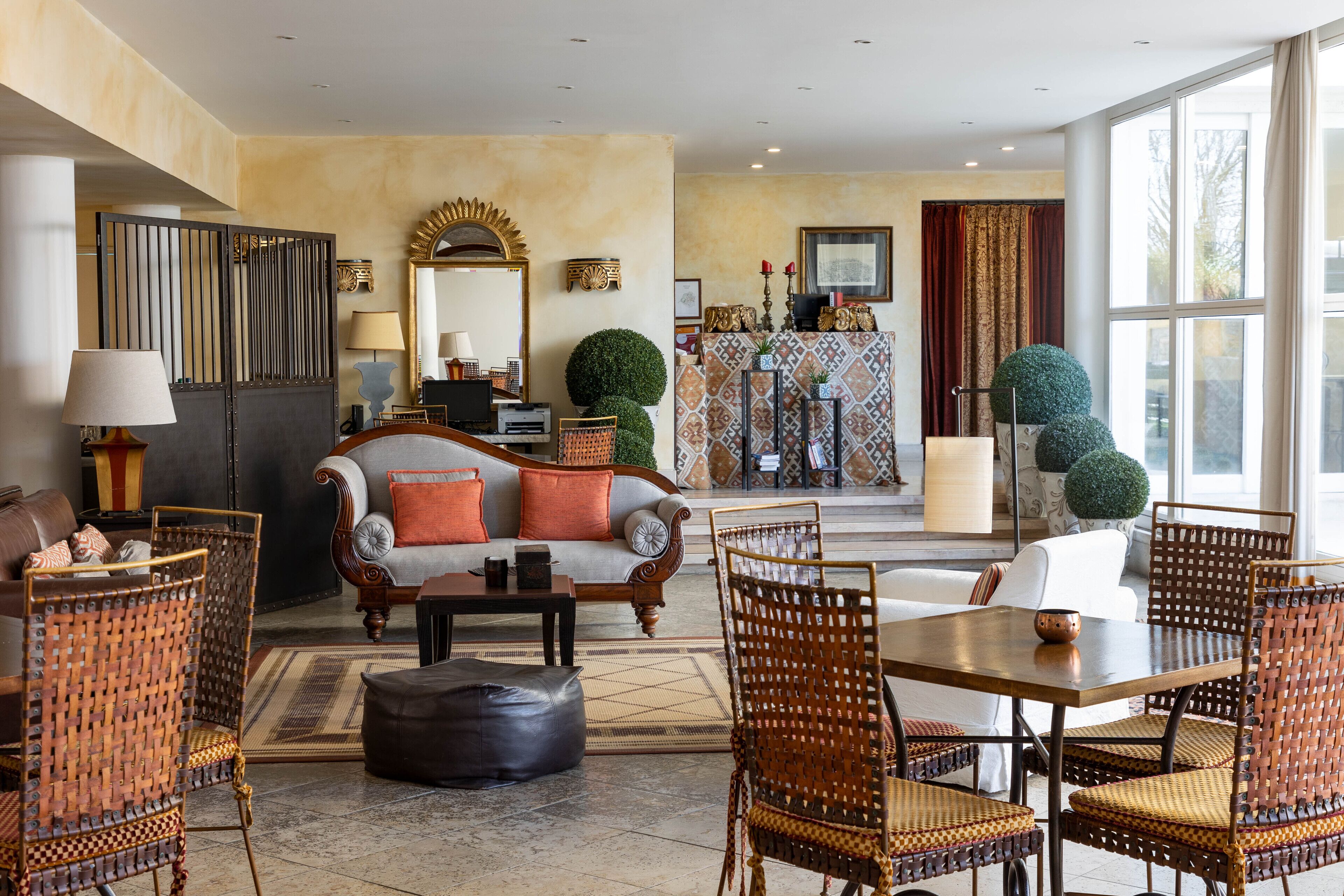 32-吋 LCD 液晶電視、有線頻道、電視、 DVD 播放機