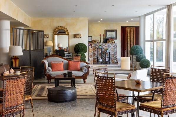 32-inch LCD TV with cable channels, TV, DVD player - Solar Do Castelo, a Lisbon Heritage Collection (Lisbon)