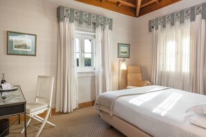 Mansard Room | Zimmersafe, Schreibtisch, Verdunkelungsvorhänge, kostenloses WLAN