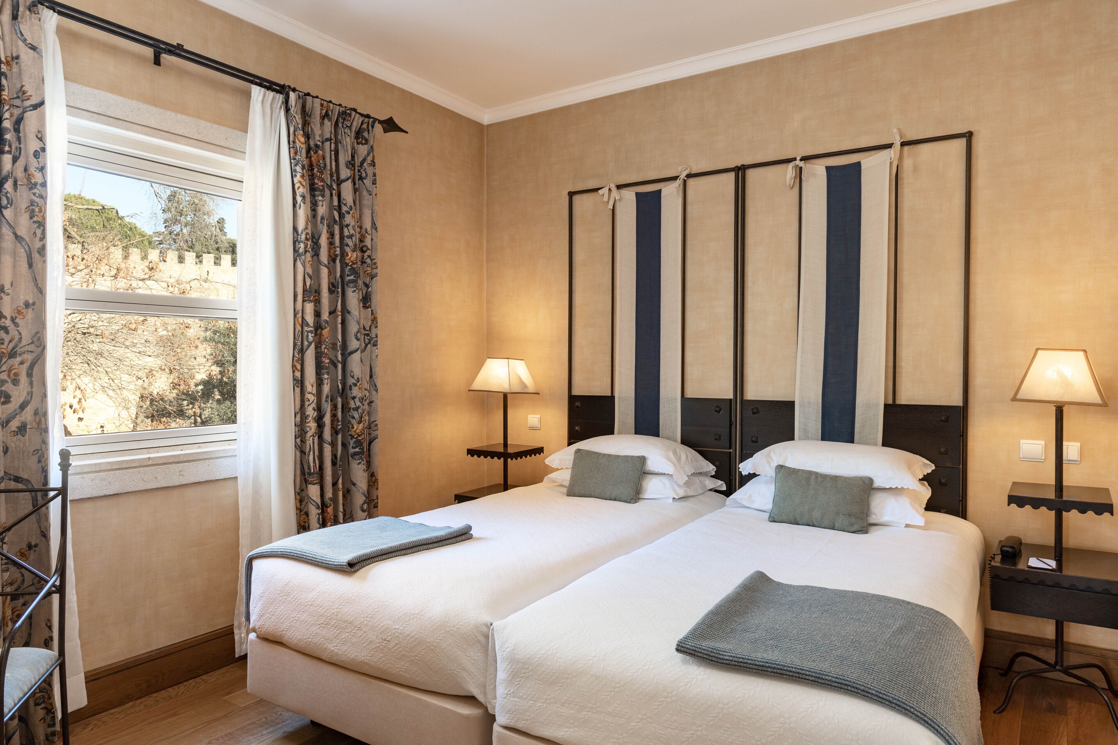 Petite Castelo Room