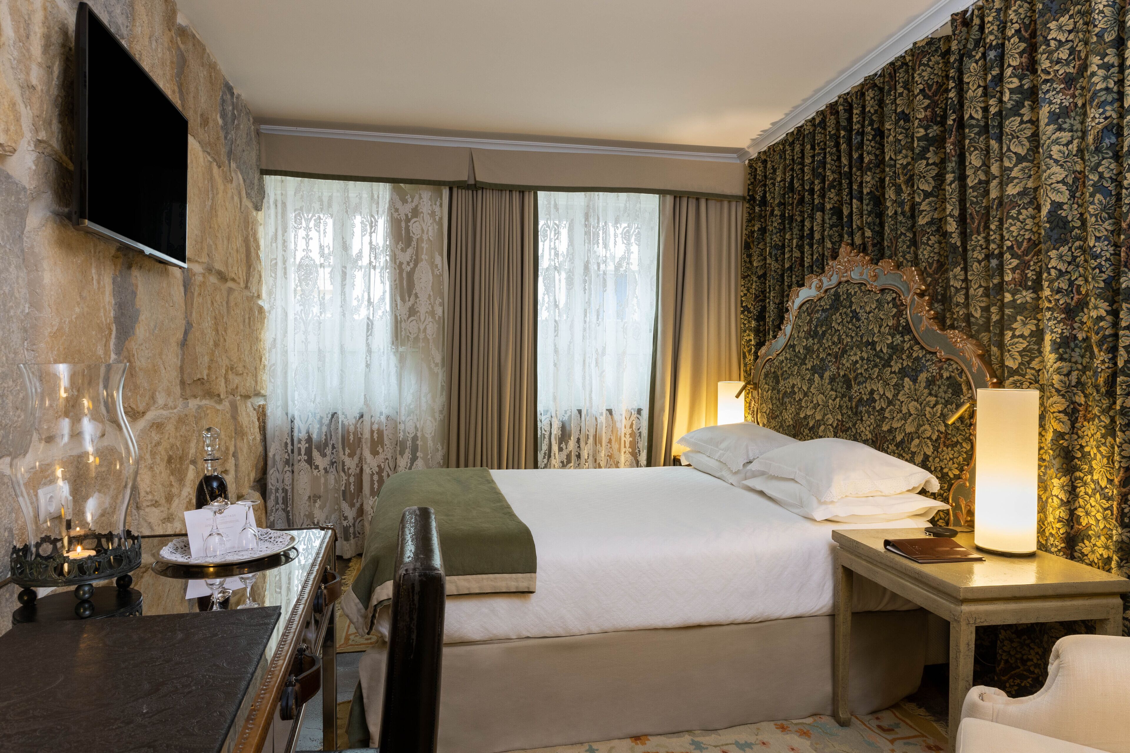 Petite Castelo Room