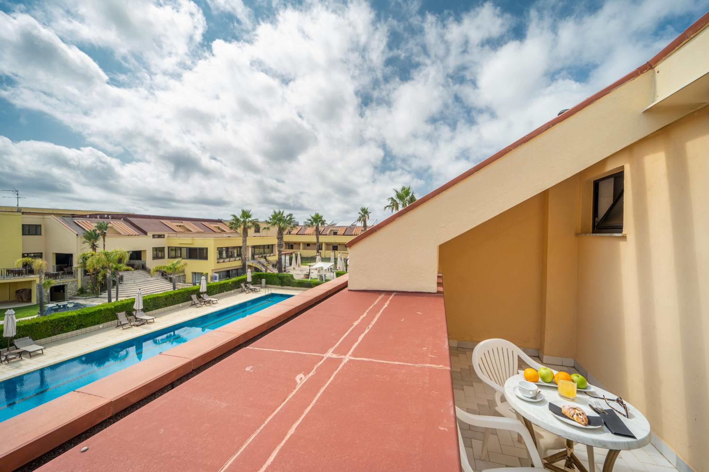 Außenpool, geöffnet von 09:00 Uhr bis 19:00 Uhr, Sonnenschirme