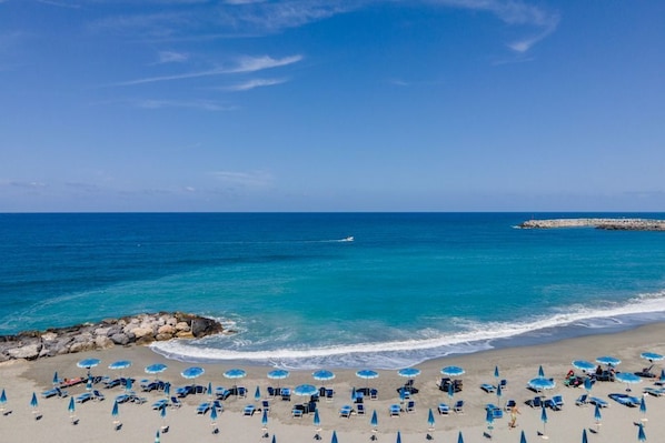 Una playa cerca, traslado desde/hacia la playa gratis