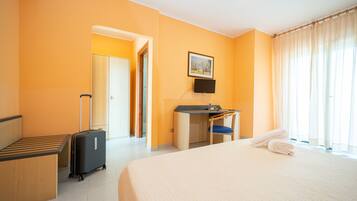 Camera Superior con letto matrimoniale o 2 letti singoli | Minibar, una cassaforte in camera, una scrivania