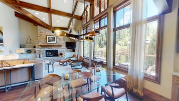 Premium bedding, in-room safe, individually decorated