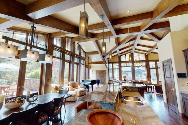 Flat-screen TV, fireplace, DVD player