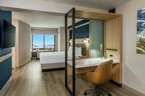 고급 침구, 객실 내 금고, 책상, 노트북 작업 공간