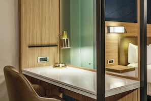 Premium bedding, in-room safe, desk, laptop workspace