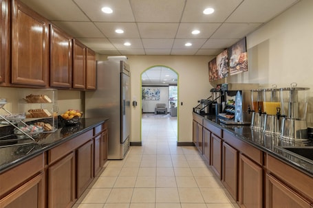 Restaurante. SureStay Hotel by Best Western East Brunswick